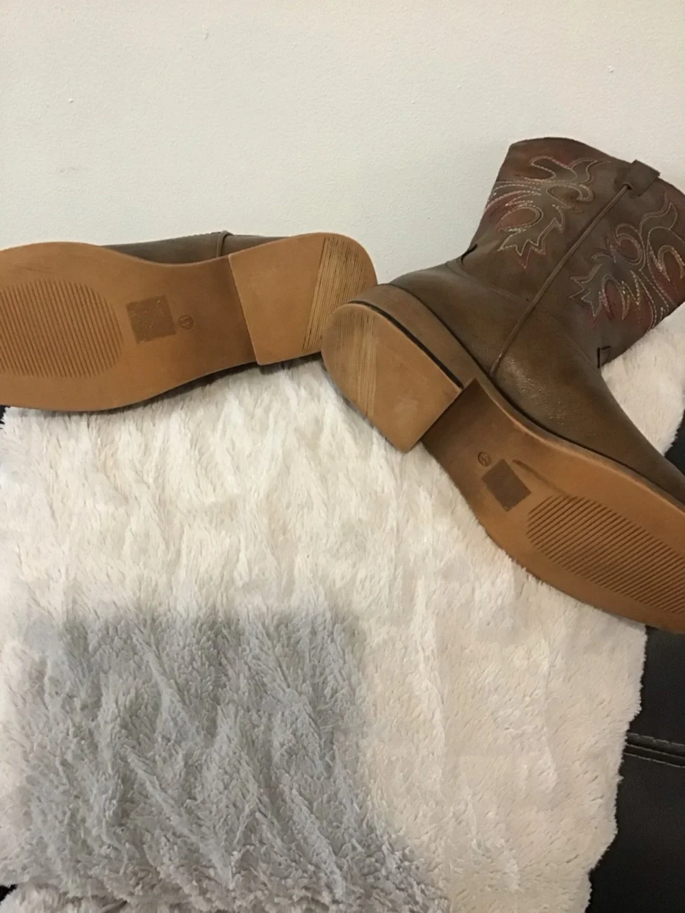 Classic Brown Men's Western Cowboy Boots - Picture 6 of 8